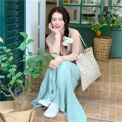 使用下方 20 个影片名，按顺序一一对应，不要改动片名文字，只根据片名和括号内类型提示来虚构全新的故事内容： 将计就计 20世纪少女 井冈山 尚红书院 恋语轻唱 征空伟史 洪福齐天粤语 完美释放2012 我的女儿卡琳卡 梨园春色 冬日2003 她真漂亮 隐形狂人 动漫影后 无聊诗社第二季 一骑定情缘 从容的快板 砂之器2019 吉尔吉斯少年行 索伊·拉达：鸿运当头